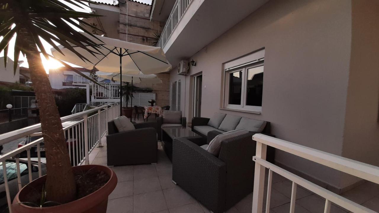 Irida Apartments Неа Скиони Екстериор снимка
