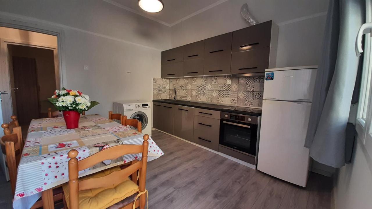 Irida Apartments Неа Скиони Екстериор снимка