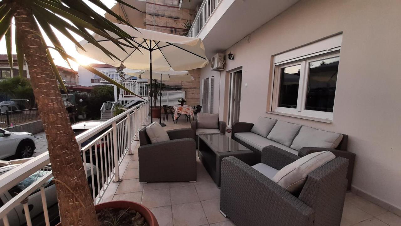 Irida Apartments Неа Скиони Екстериор снимка