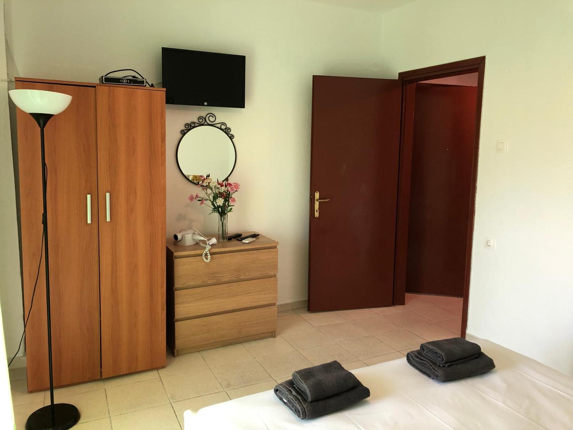 Irida Apartments Неа Скиони Стая снимка
