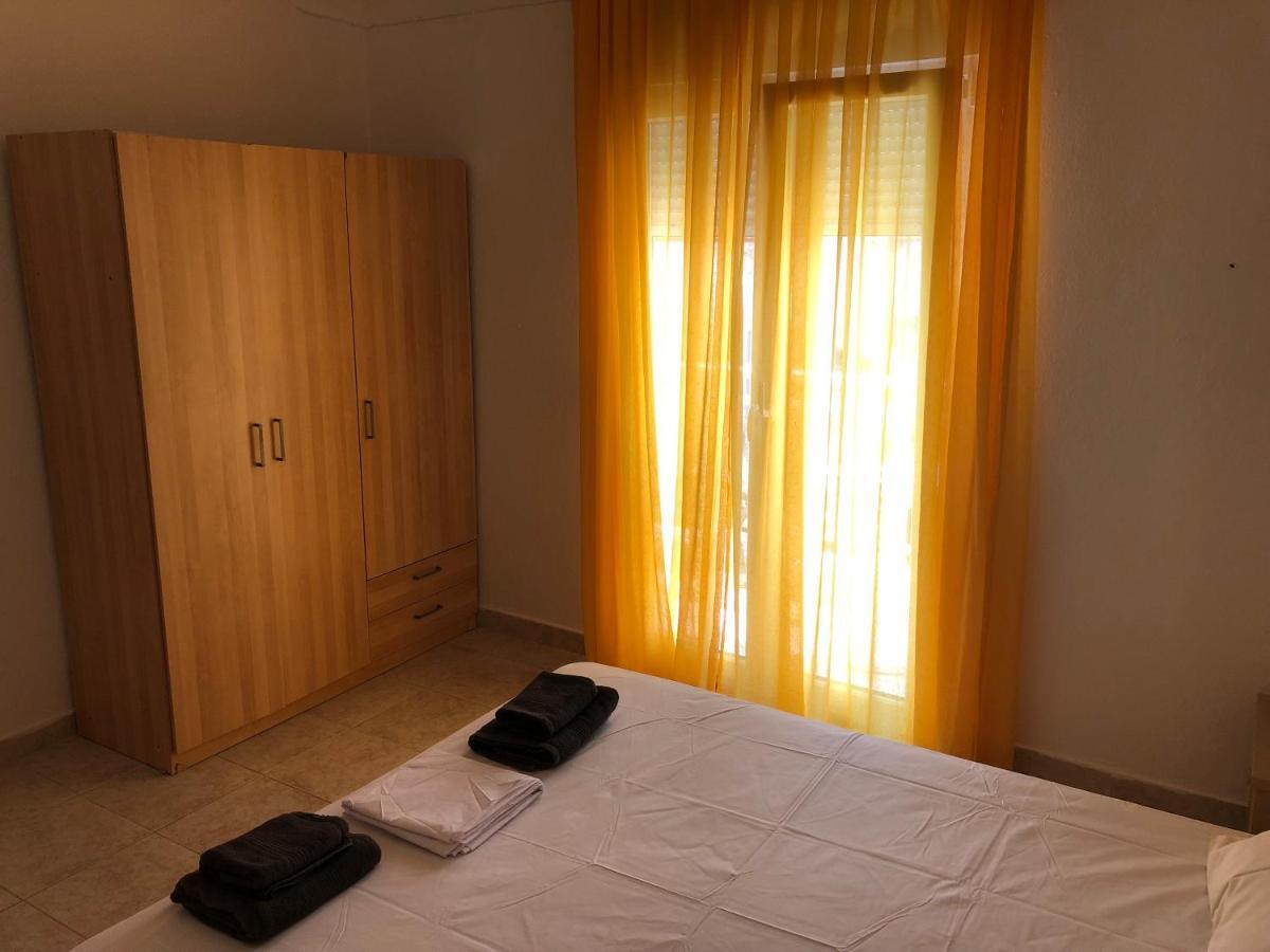 Irida Apartments Неа Скиони Екстериор снимка