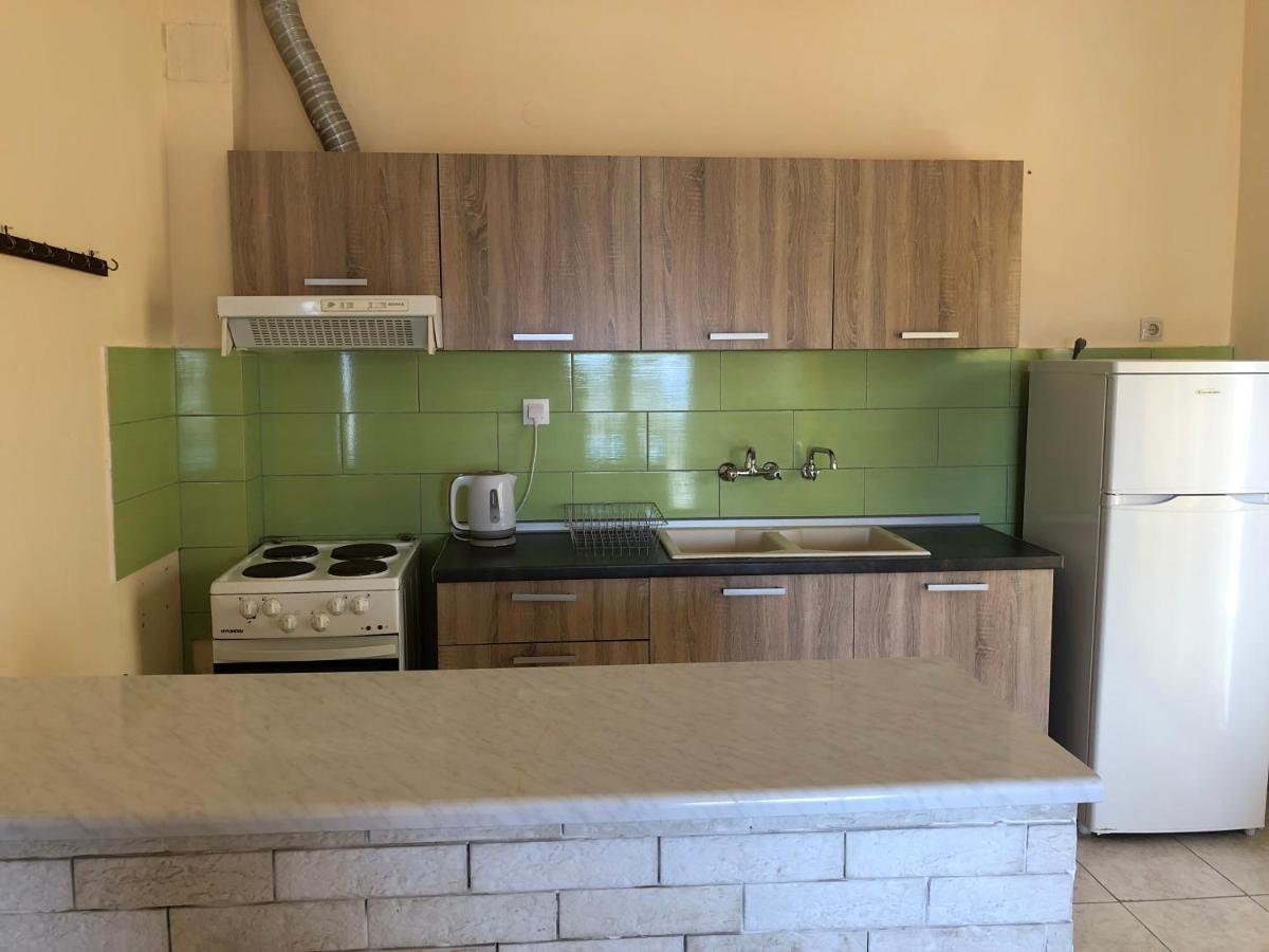 Irida Apartments Неа Скиони Екстериор снимка